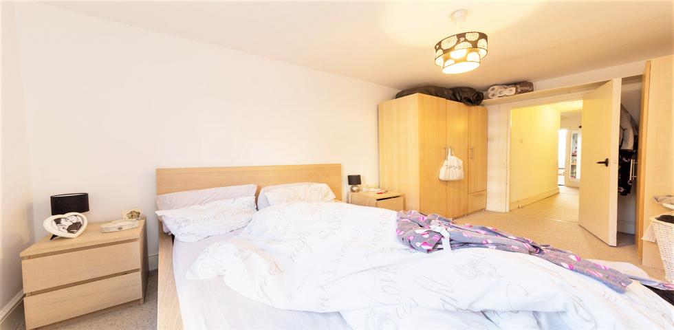 			SIZEABLE ONE BEDROOM GARDEN APARTMENT NW6, 1 Bedroom, 1 bath, 1 reception Flat			 Gascony Avenue, WEST HAMPSTEAD